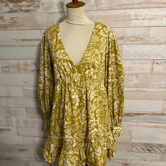 NWT Anthropologie size M V-neck puff sleeve mini dress in floral print